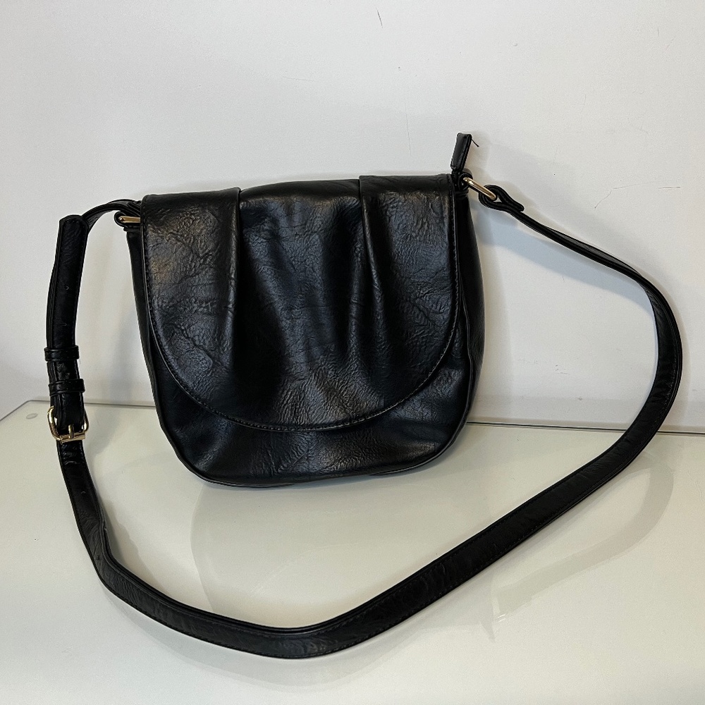 Skyla Black Vegan Leather Cross Body Purse Adjustable Strap EUC